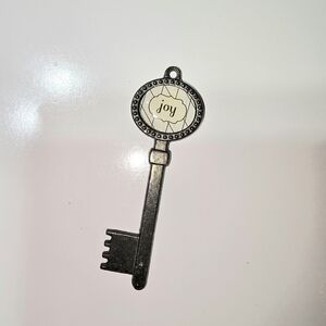 Silver Key Pendant Necklace